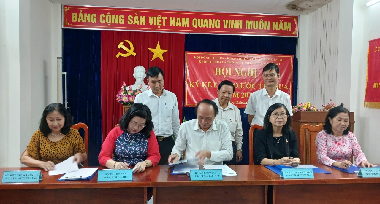 //custa.cantho.gov.vn/files/images/NAM%202022/NAM%202023/NAM%202024/NAM%202024/anh%20thi%20dua%202.jpg