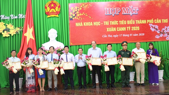 //custa.cantho.gov.vn/files/images/tin-tuc/Thong-tin-khcn/th07/ton-vinh-nha-tri-thuc-2019.jpg